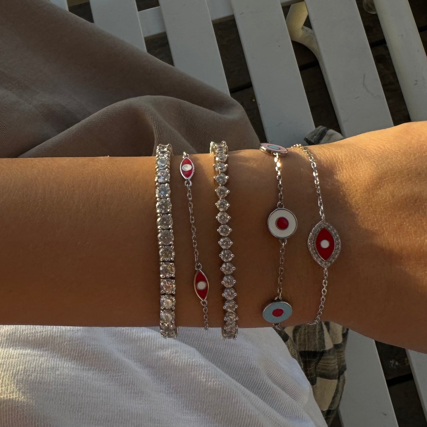 צמיד עין אדומה